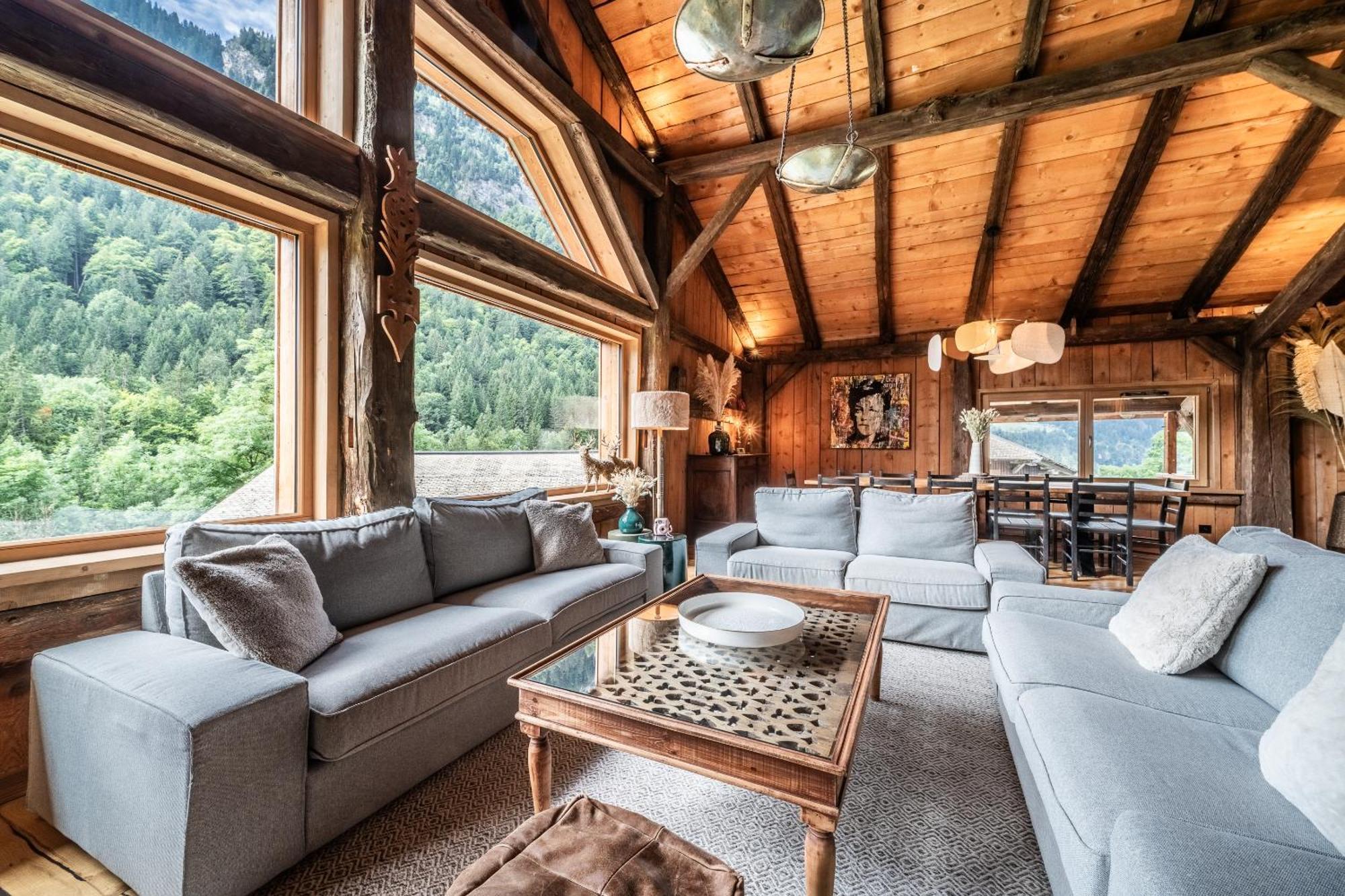 Le - By Emerald Chalet