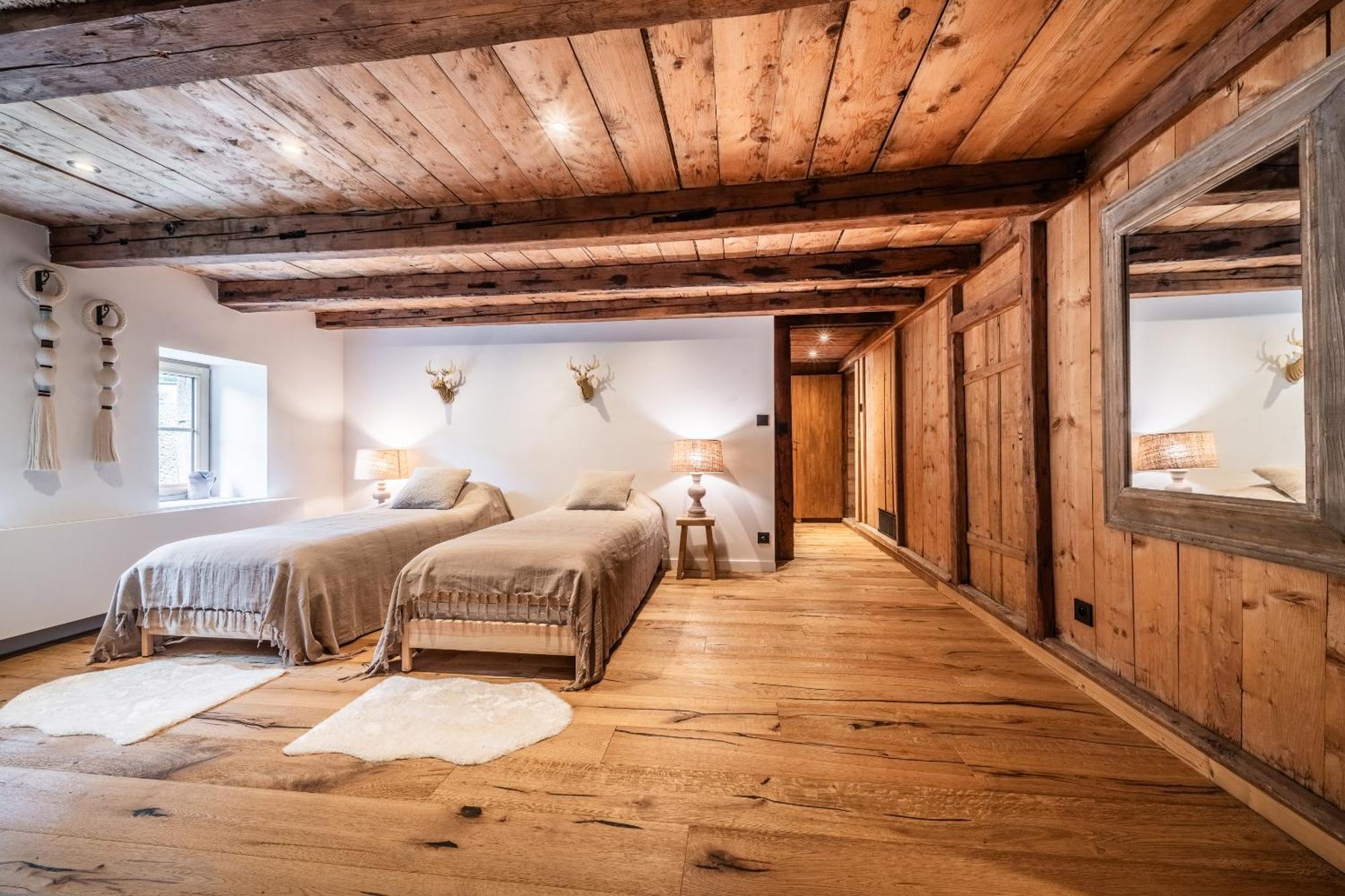 Le - By Emerald Chalet