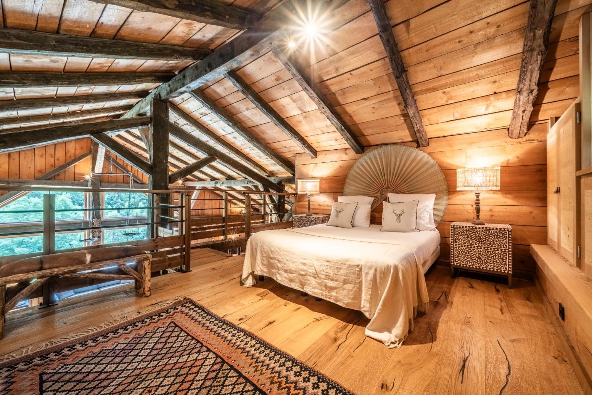 Le - By Emerald Chalet