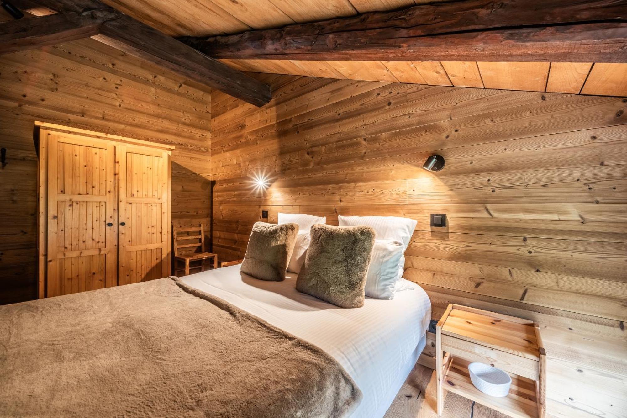 Le - By Emerald Chalet