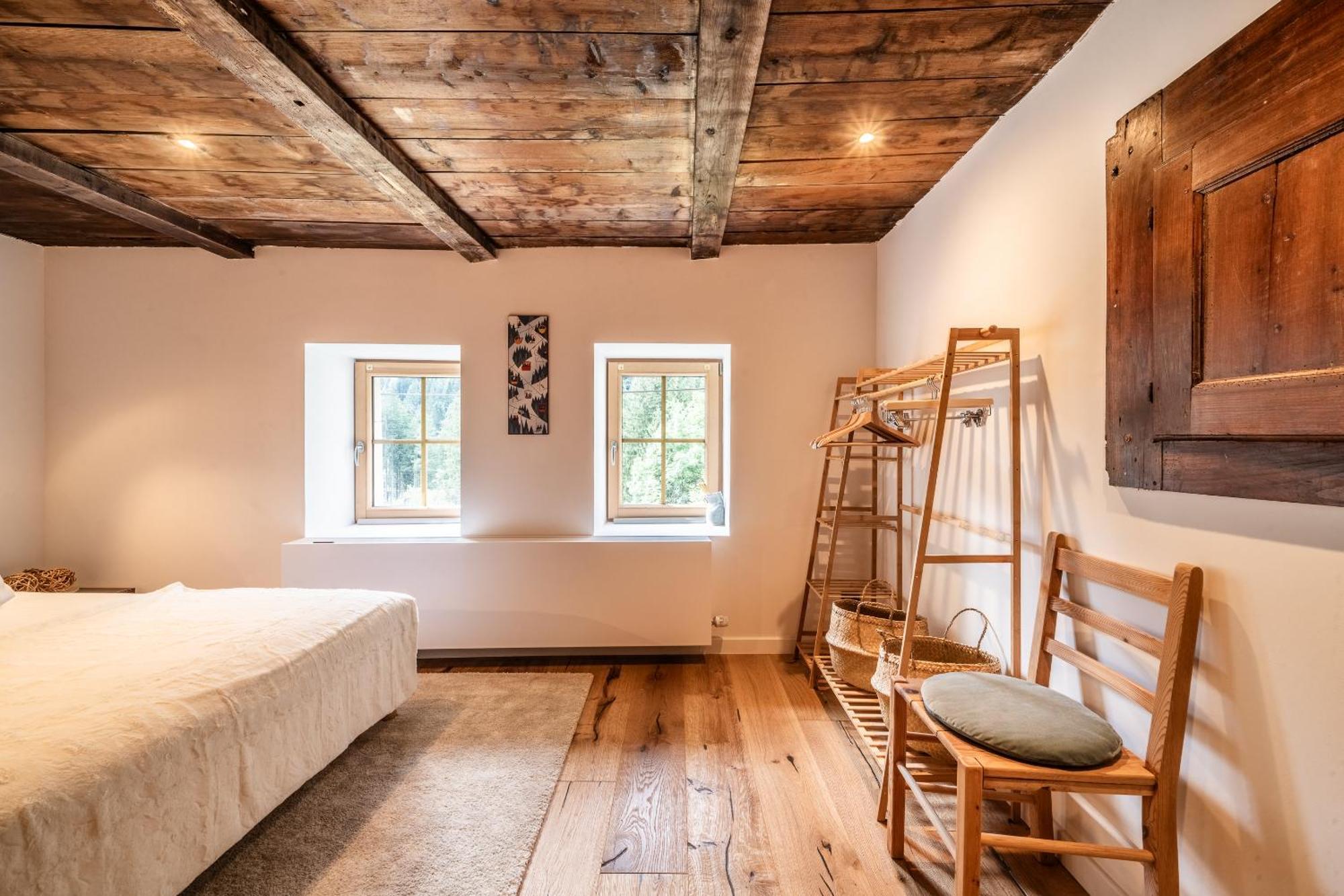 Le - By Emerald Chalet