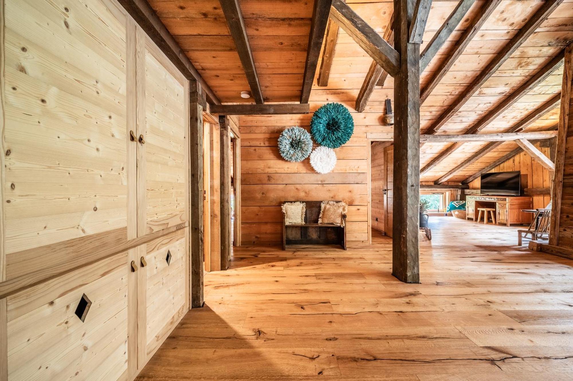 Le - By Emerald Chalet